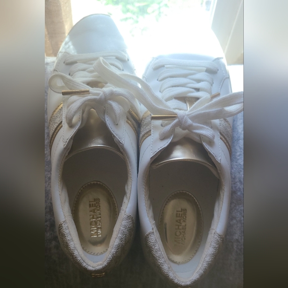 Like new Michael Kors shoes. - Picture 4 of 4